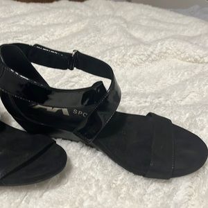 Beautiful black Anne Klein 7 1/2 almost new wedges